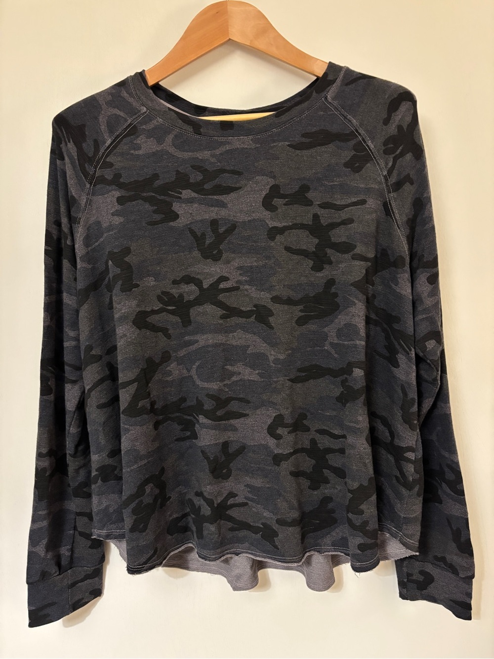 Sundry Camo Sweatshirt Size 2 Medium Grey Black Oversized Raglan Athleisure Soft